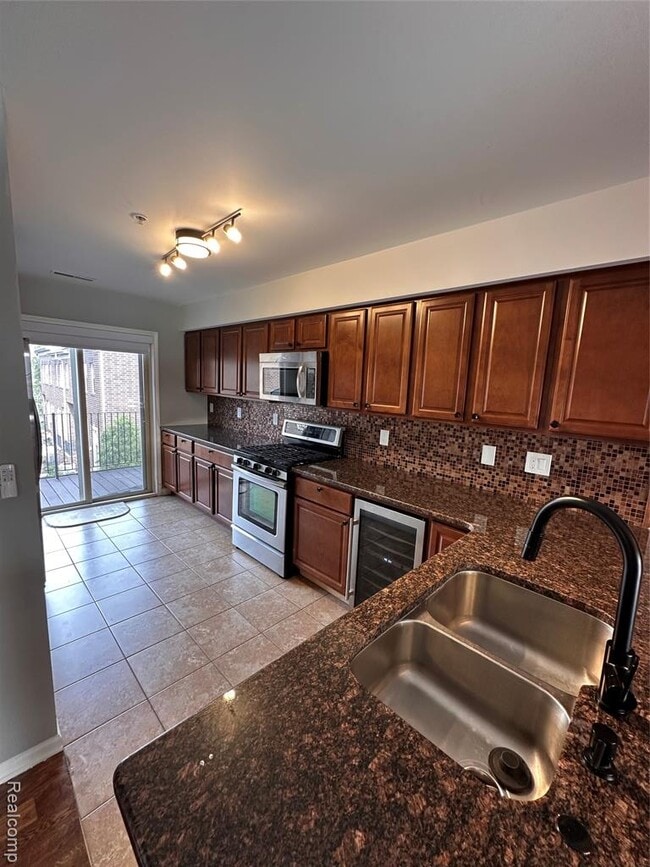 Building Photo - 4240 Maple St