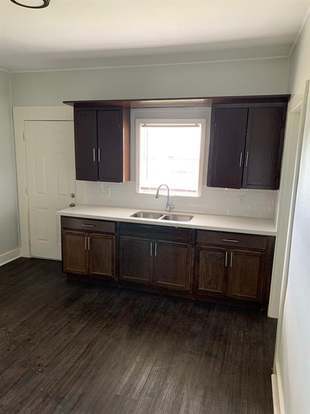 Building Photo - 1107 Avenue A
