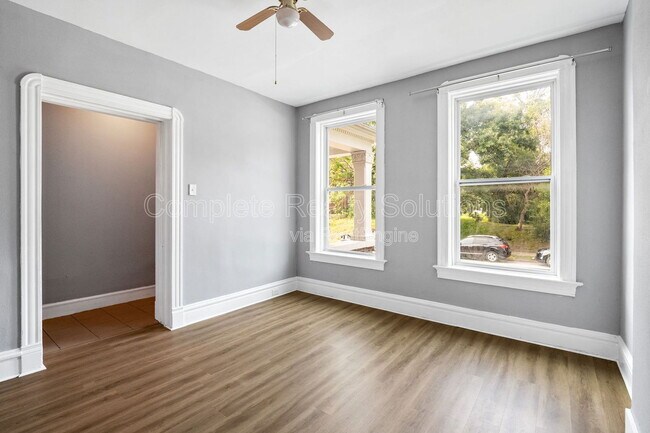 Building Photo - 5130 Kensington Ave