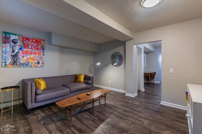 Building Photo - Charming Garden Level 2-Bedroom in Denver