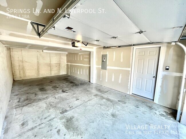 Building Photo - 155 Springs Ln