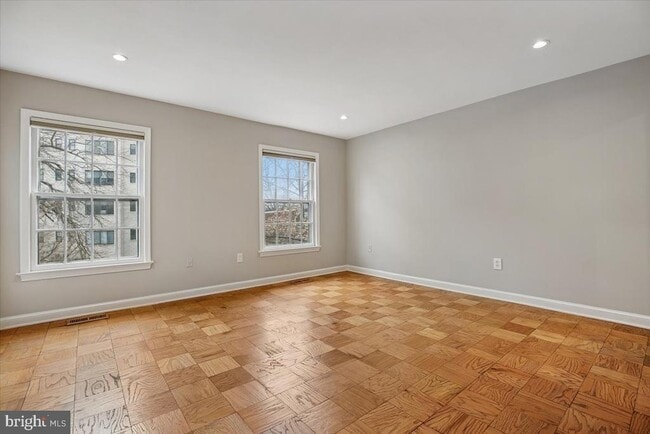 Building Photo - 1620 Beekman Pl NW