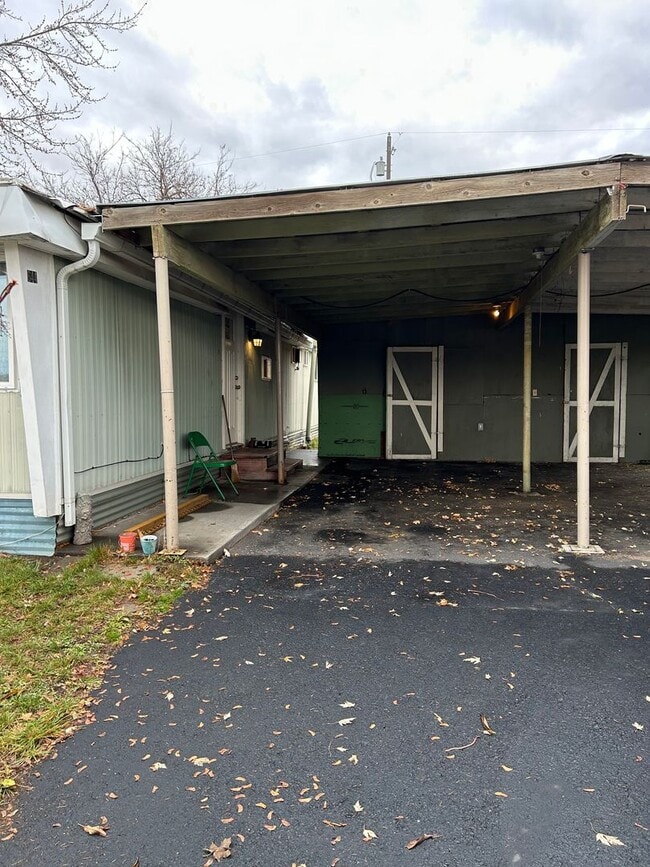 Building Photo - Updated 3 bedroom manufactured home