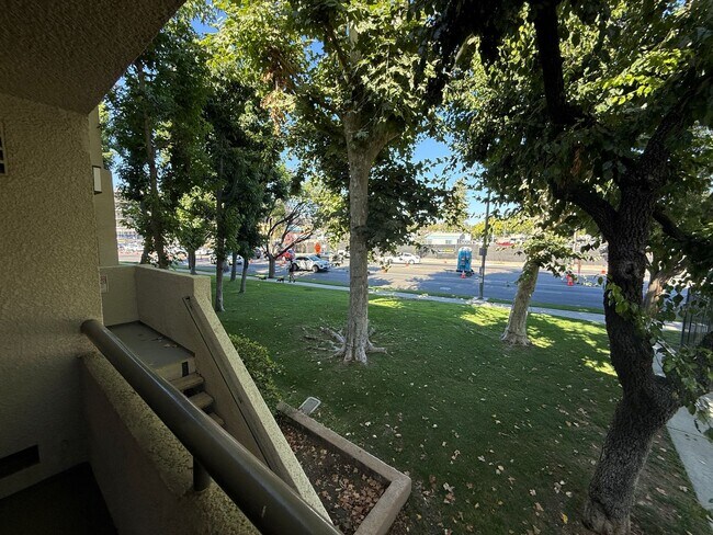 Building Photo - Modern 1-Bedroom Condo with Resort-Style A...