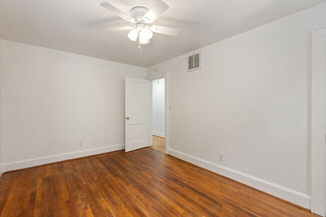 Building Photo - 317 35th St