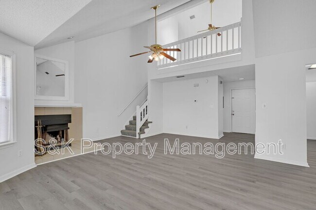 Building Photo - 517 Mary Robert Ln