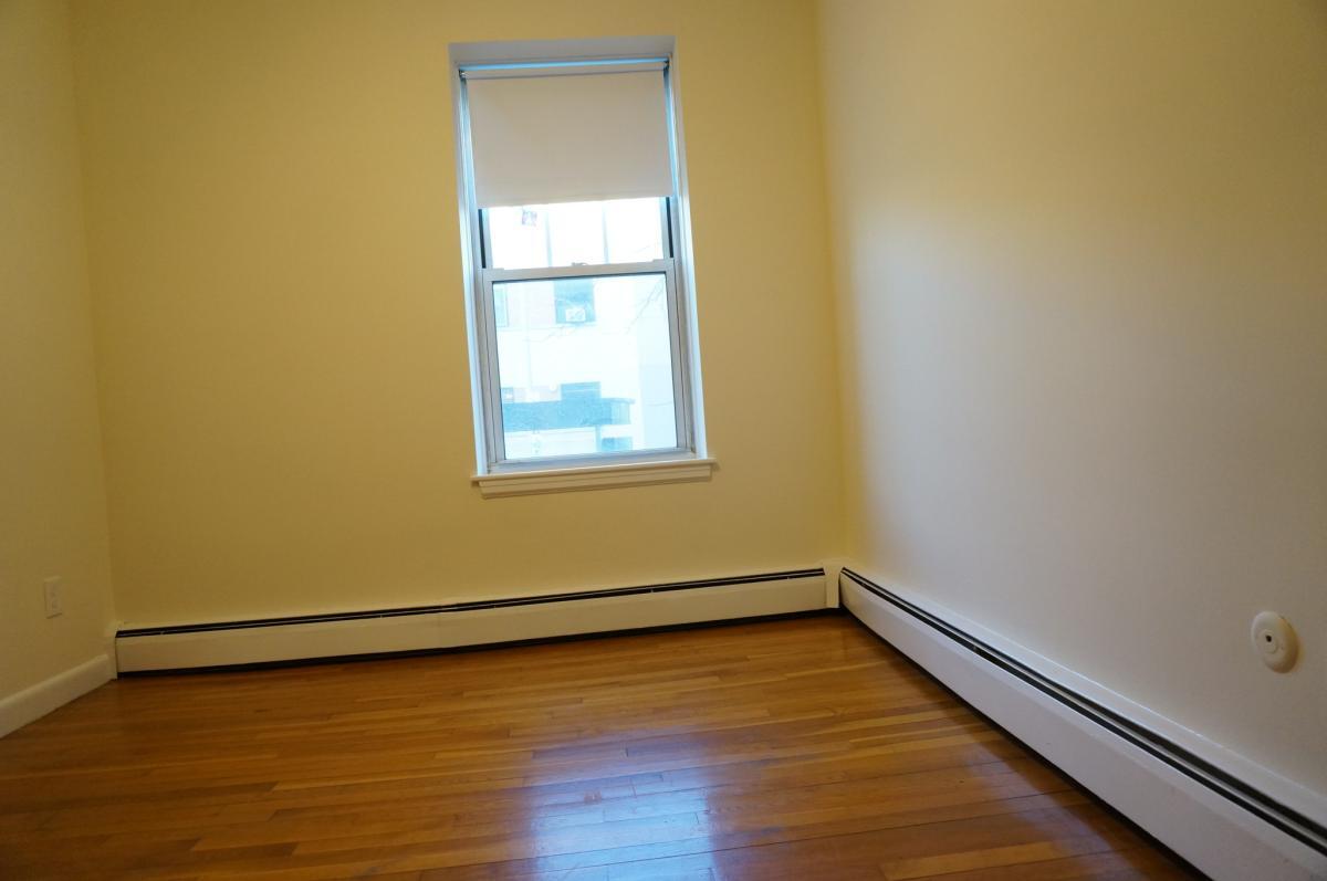 Building Photo - 165 Beacon St