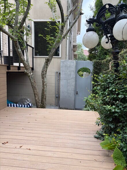 deck - 1509 Robert St
