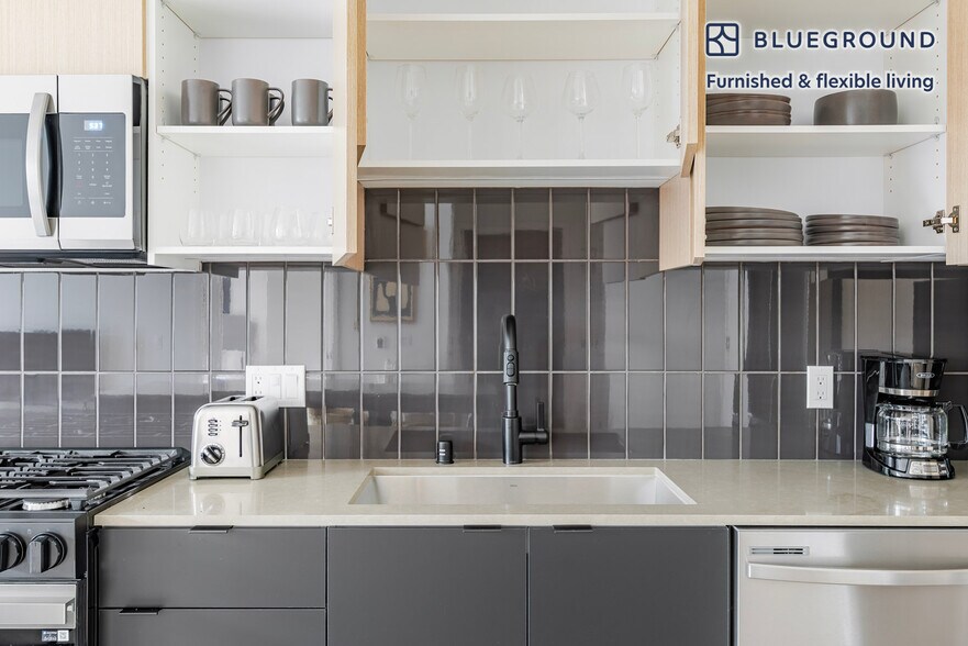 Building Photo - 350 Chastain Pl