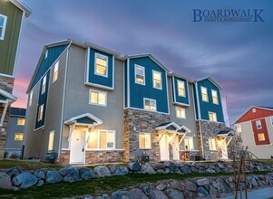 Building Photo - Stunning 3 Bed Townhome in Herriman