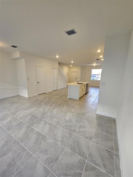 Building Photo - 96 SE 11th Ct