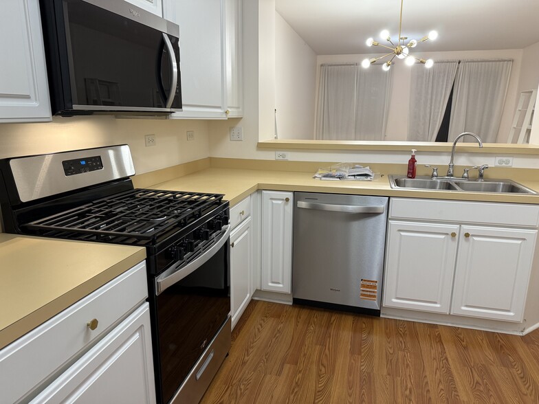 kitchen - 2965 Stockton Ct