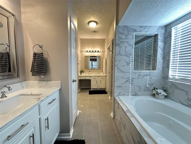 Building Photo - Sheffield Drive, Missouri City, TX 77459 - 4 BR 2.5 BA single-family home