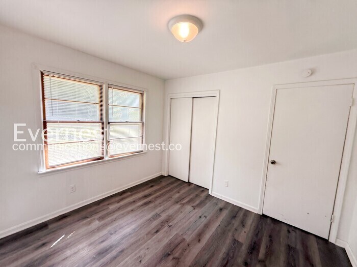 Building Photo - 730 82nd Pl S