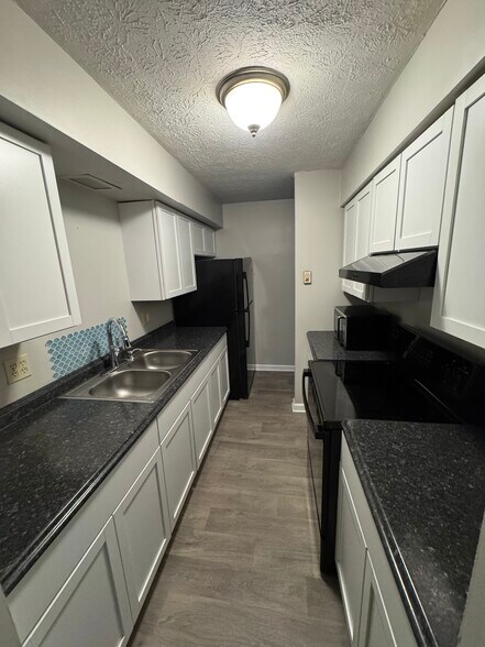 Building Photo - 4123 Regentview St NE