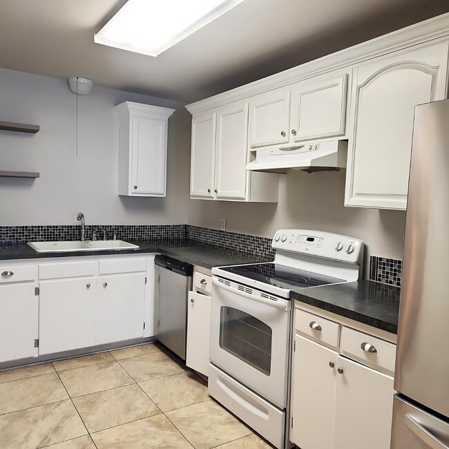 Building Photo - 911 W Leola St