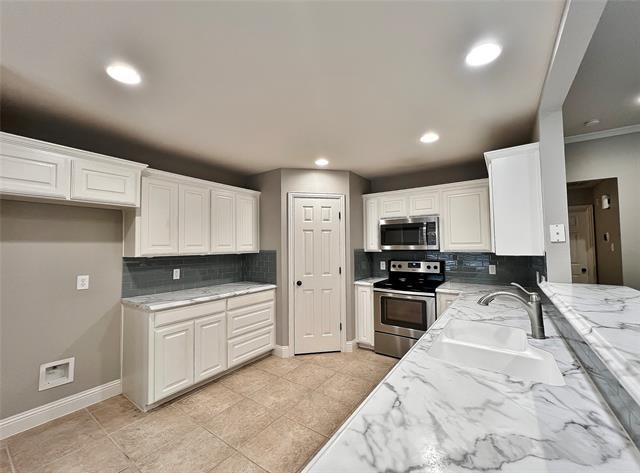 Building Photo - 600 Bretts Way