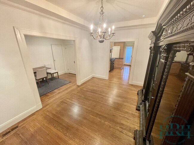 Building Photo - 1262 Sacramento St