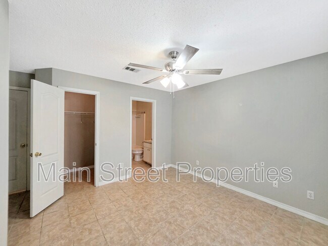 Building Photo - 3359 Green Briar Cir