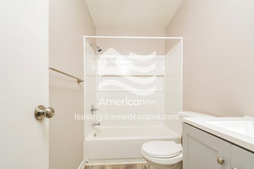 Building Photo - 2607 Sedgefield Dr