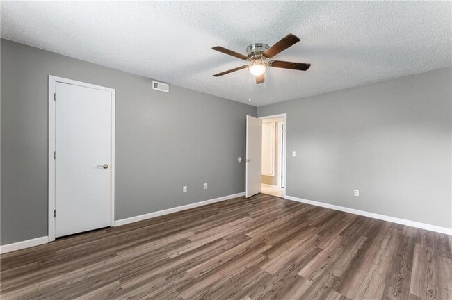 Building Photo - 2508 W Olrich St