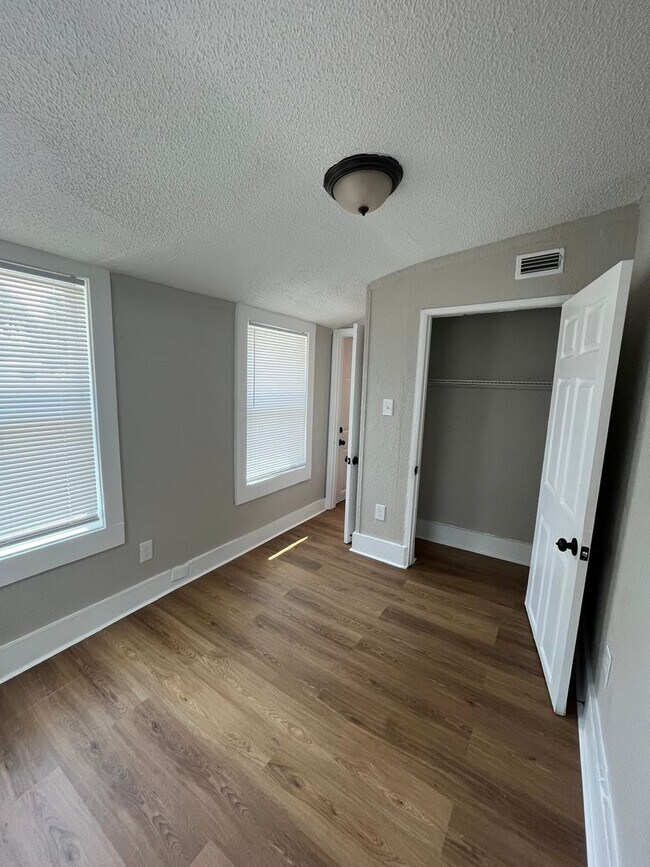 Building Photo - What a beautiful home!!