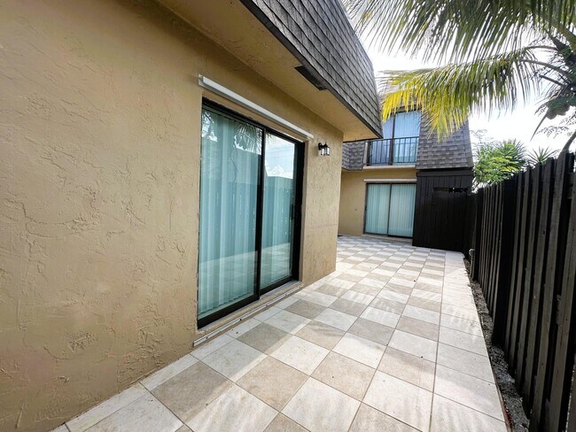 Building Photo - 303 Waterview Dr