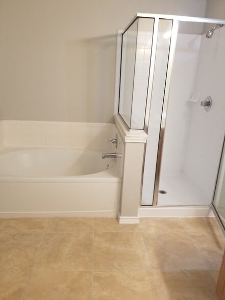 Master Bath - 196 Valero Dr.