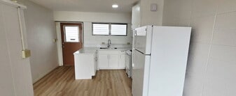 Building Photo - 909 University Ave