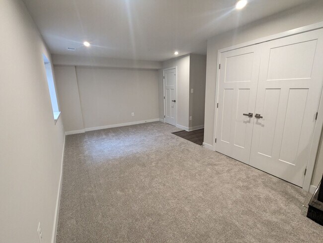 Building Photo - New Build (never lived in) townhouse avail...