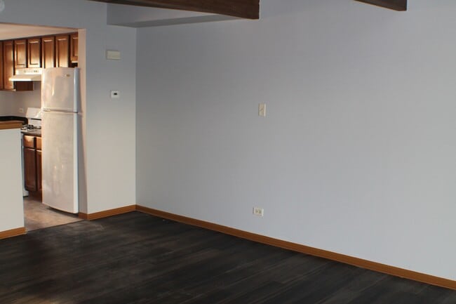 Building Photo - 422 Meadow Green Ln