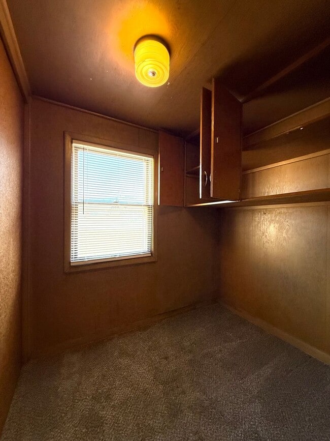 Building Photo - 2 Bedroom Home in a Quiet East End Location