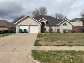 Building Photo - 317 Oak Meadow Ln