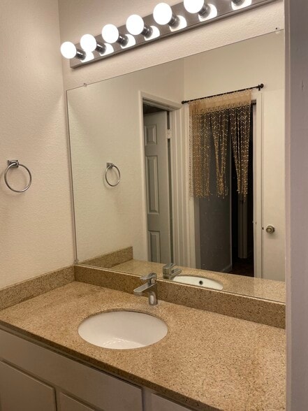 Building Photo - 4681 Albany Cir