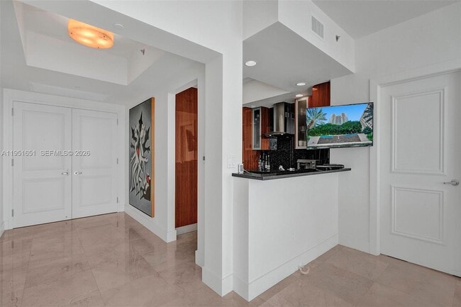 Building Photo - 2711 S Ocean Dr