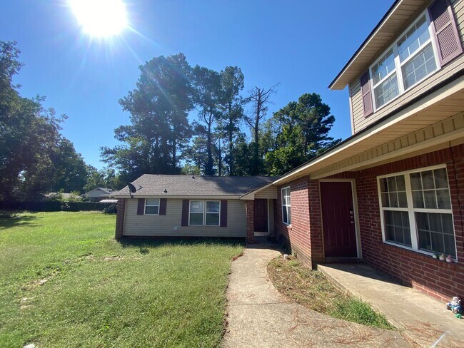 Primary Photo - 1723 W Matthews Ave
