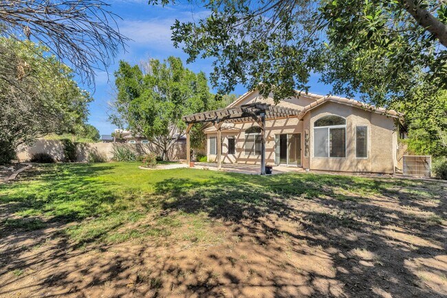 Building Photo - 647 W Fremont Dr