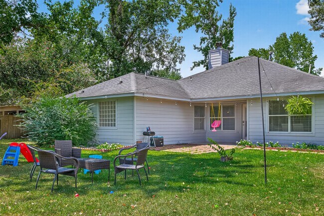 Building Photo - 6719 Woodland Oaks