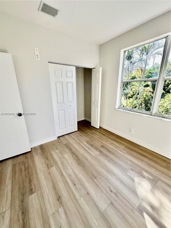 Building Photo - 4946 SW 38th Way