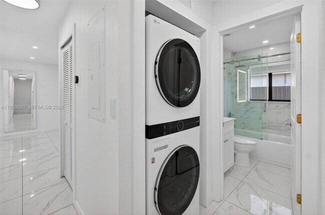 Building Photo - 2492 SW 44th St