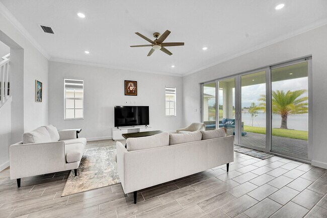 Building Photo - 601 Hookline Cir