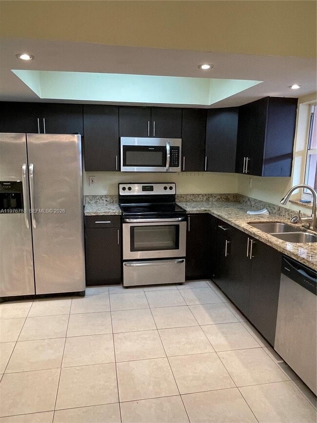 Building Photo - 1024 W 79th St