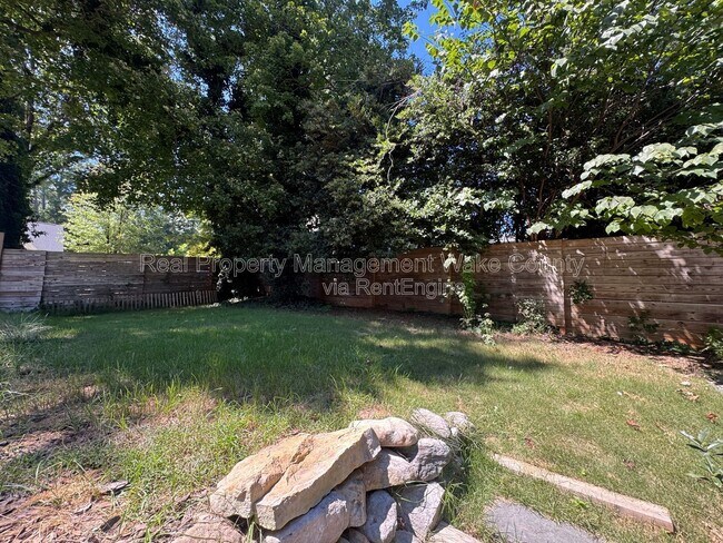 Building Photo - 3018 Medlin Dr