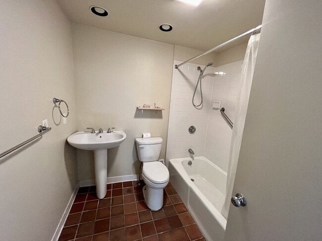 Building Photo - 44 Gorham St