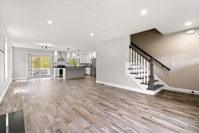 Building Photo - 8 Mary Ave