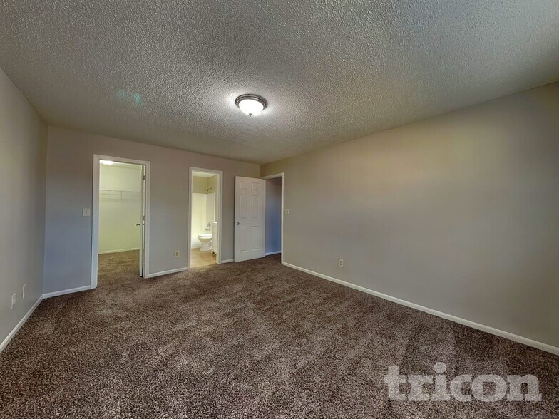 Building Photo - 4900 Hunters Run