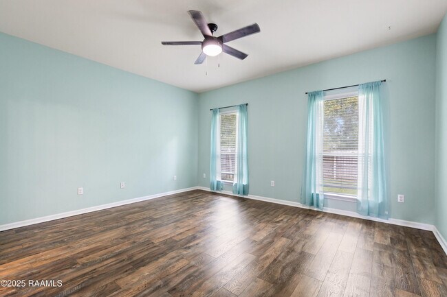 Building Photo - 307 Flanders Ridge Dr