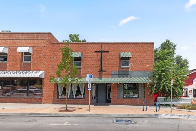 Building Photo - 905 16th St