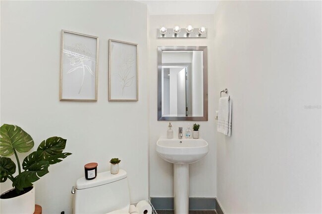 Building Photo - 260 S Osceola Ave