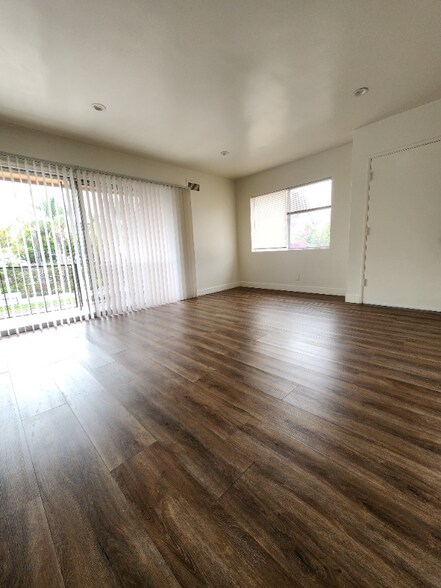 Building Photo - 1339 Hobart Blvd
